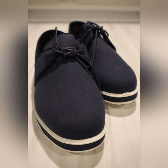 Shoes - Picture 2 of 4